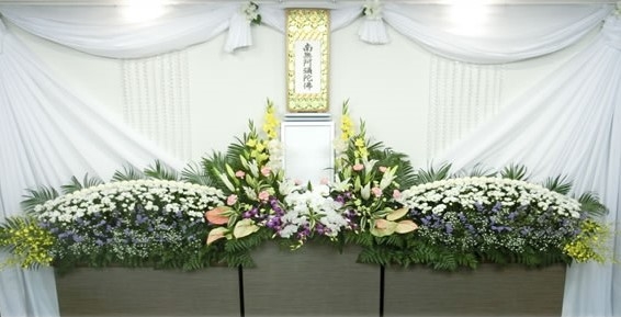 やまぶき葬プランの花祭壇