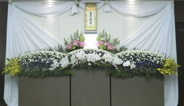 松かぜ葬プランの花祭壇